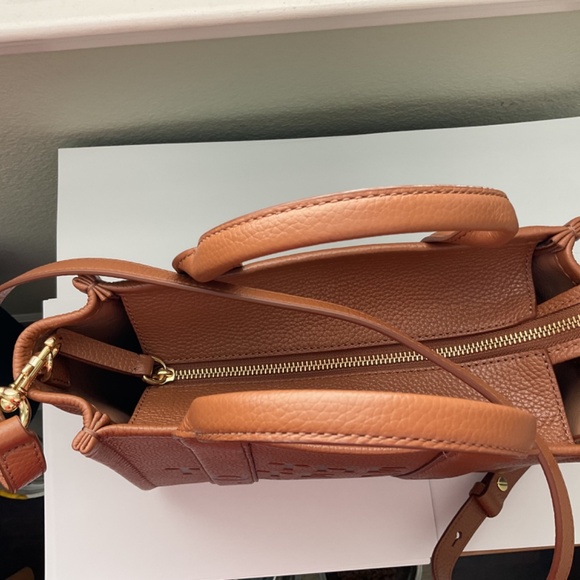 Marc Jacob’s The Leather Small Tote Bag - Picture 5 of 8